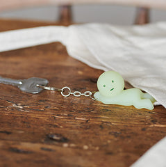 Smiski: Keychain - Grabbing Key Figure