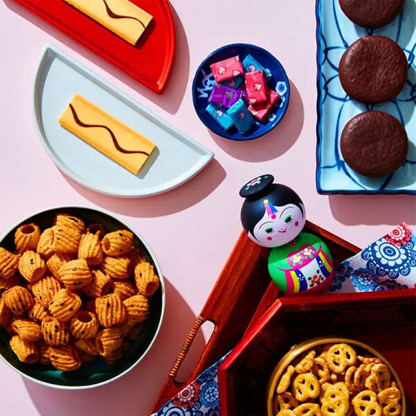 Universal Yums Mystery Snack Box: South Korea Candy Shoppe (6 Pieces) Simple Universal Yums 